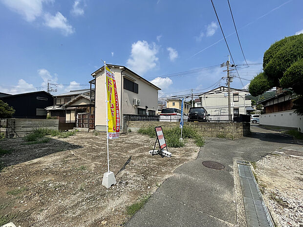 【現地写真】【周辺施設もまとめてご案内可能!】
現地はもちろん、スーパー・コンビニ・ドラッグストア・小学校・中学校など、生活施設の位置確認も一緒にご案内いたします。まずはお気軽にお問い合わせください♪