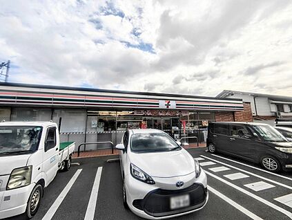 セブンイレブン高槻安岡寺1丁目店 約672ｍ(徒歩9分)