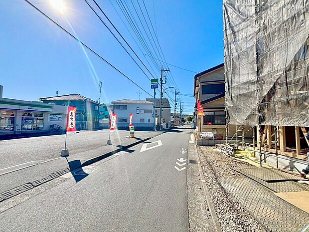 前面道路含む外観