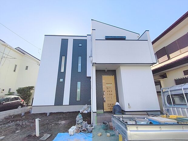 【現地外観】LDKは20.57帖でゆったり！ご家族との団らんも増えそうです。エコジョーズもついて省エネにもなります！