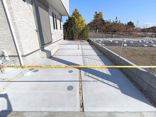 【駐車場】ゆとりのある駐車スペースは駐車が苦手な方にも優しい、安心して駐車ができます！