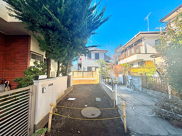 【現地写真】緑の潤いと開放感を感じられる静かで落ち着いた住環境です。