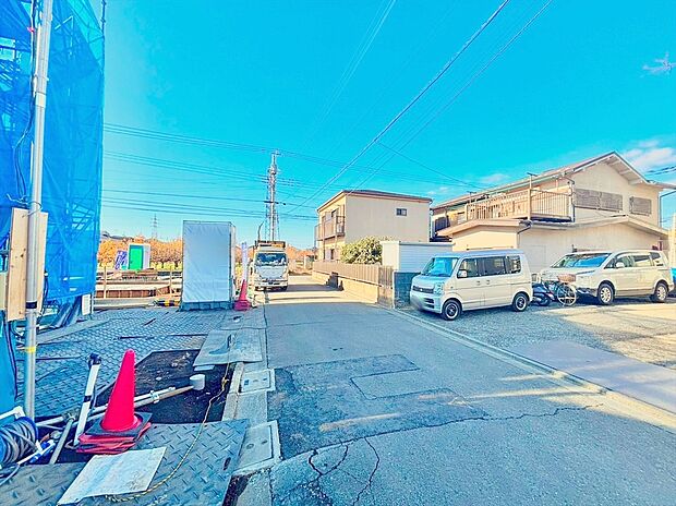 【前面道路】緑豊かで閑静な住宅街は子育てにはピッタリです。