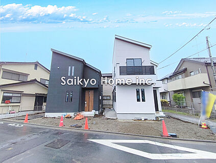 前面道路含む外観