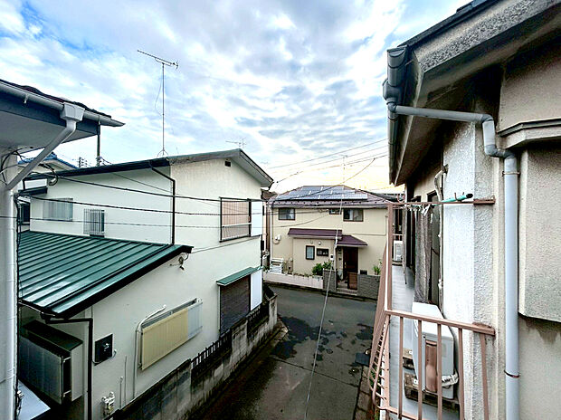 【バルコニーからの眺望】低層地区の静かなエリアです。