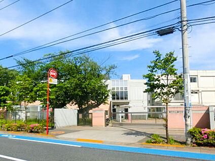 調布市立調布中学校 690ｍ