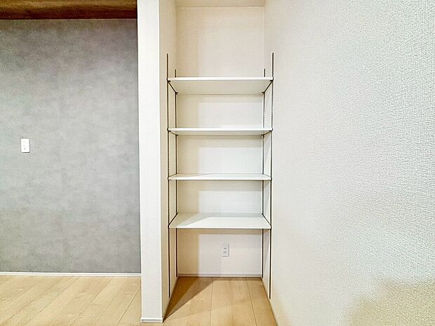 【【リビング収納】】ごちゃつく小物もここに収納。キッチン用品も片付きますね！