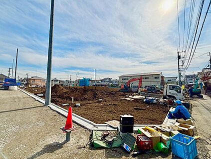 前面道路含む外観
