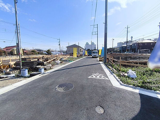 【前面道路含む現地写真】安心してお住まいいただける設備、仕様。日々の暮らしをより快適にお過ごしいただけます！