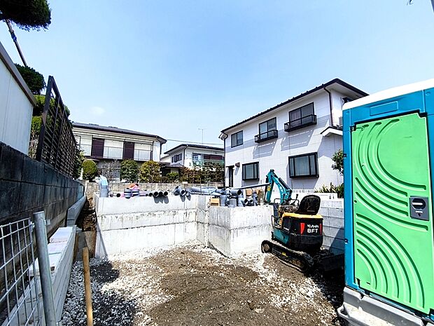 【現地写真】浄水器や浴室乾燥機など、毎日の生活を快適にする設備も充実しています。