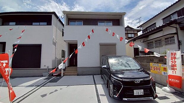 スタイリッシュで、モダンな見た目の外観です。