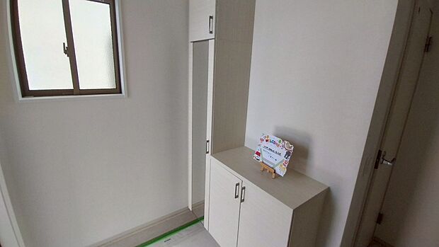 姿見付き玄関収納搭載です。