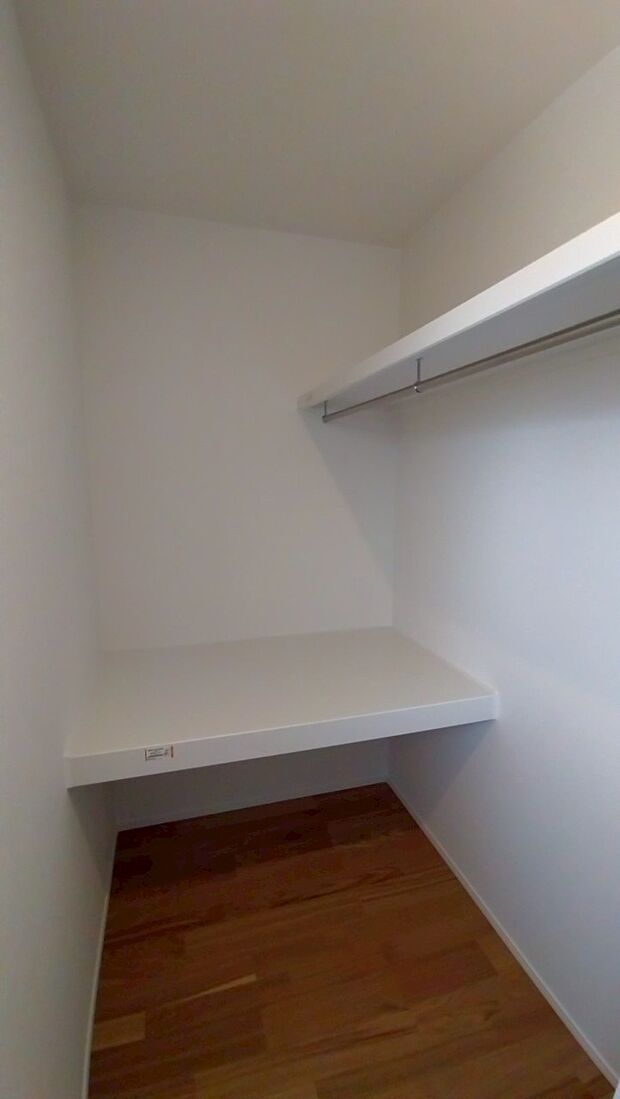 【ウォークインクローゼット】同仕様物件の写真です。