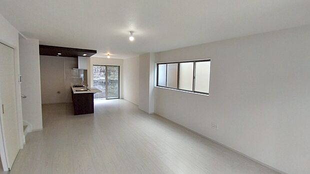 【居間・リビング】２２帖もある特大LDKです。