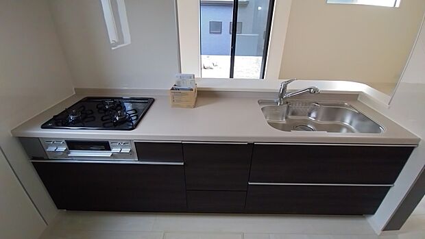 【キッチン】同仕様物件の設備です。実際とは異なる場合があります。