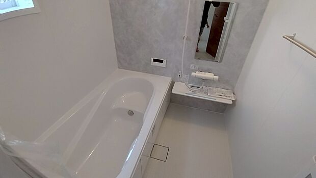 【浴室】同仕様物件の設備です。実際とは異なる場合があります。