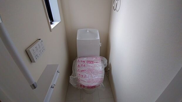 【トイレ】同仕様物件の設備です。実際とは異なる場合があります。