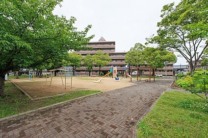 割子川せせらぎ公園 徒歩267m