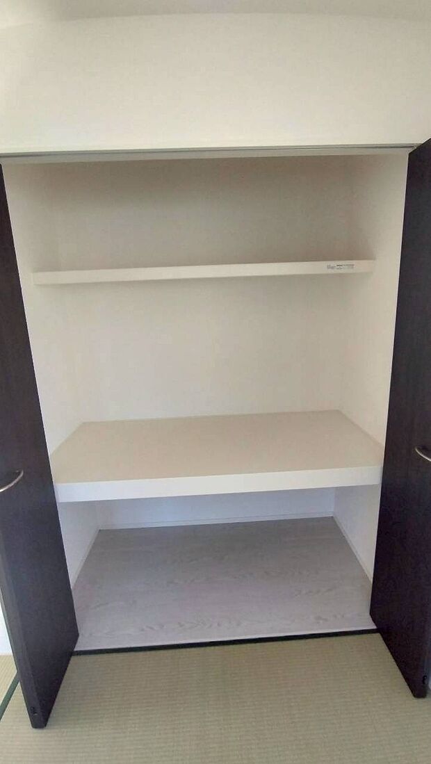 【押し入れ】※同仕様物件の設備です。実際とは異なる場合があります。