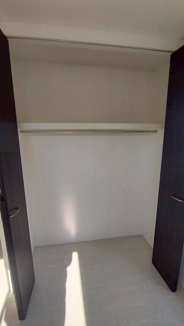 【クローゼット】※同仕様物件の設備・仕様の写真です。実際とは異なる場合があります。