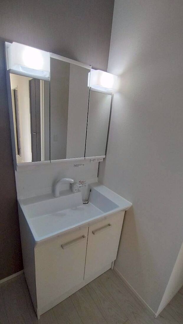 【洗面化粧台】※同仕様物件の設備・仕様の写真です。実際とは異なる場合があります。