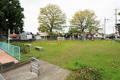 沖田中公園 徒歩884m