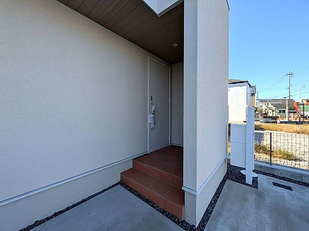 【A棟玄関】プライバシーに配慮した配置