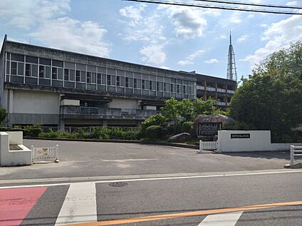 幡山中学校 約2170ｍ(徒歩28分)