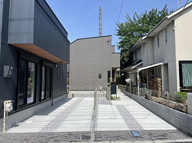 現地写真（C号棟）
■奥まった玄関はセキュリティ面も万全。