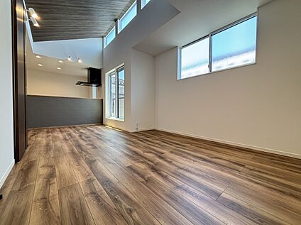 リビングダイニング　（E号棟）