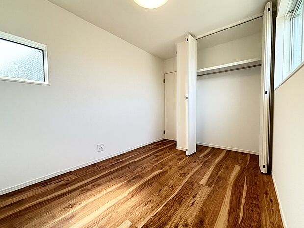 【洋室】■お子様部屋としてお使い頂ける洋室です。各洋室に収納スペースがございます。