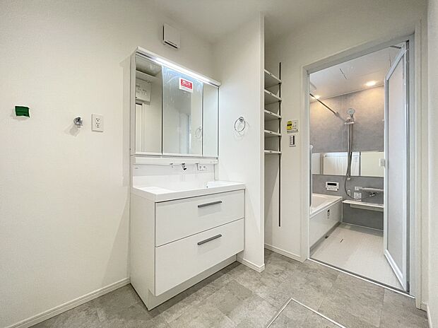 【洗面 (C号棟)】■継ぎ目のないキレイアップカウンター
■水垂れの少ないキレイアップ水栓を採用