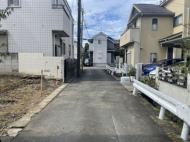 【前面道路含む現地写真】■（2025年9月撮影）
北東側幅員約4.0ｍ公道に接面