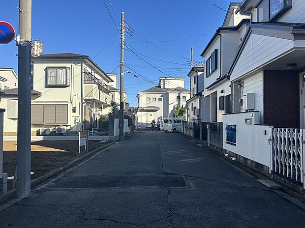 【前面道路含む現地写真】■南側幅員約6.0m公道に接面