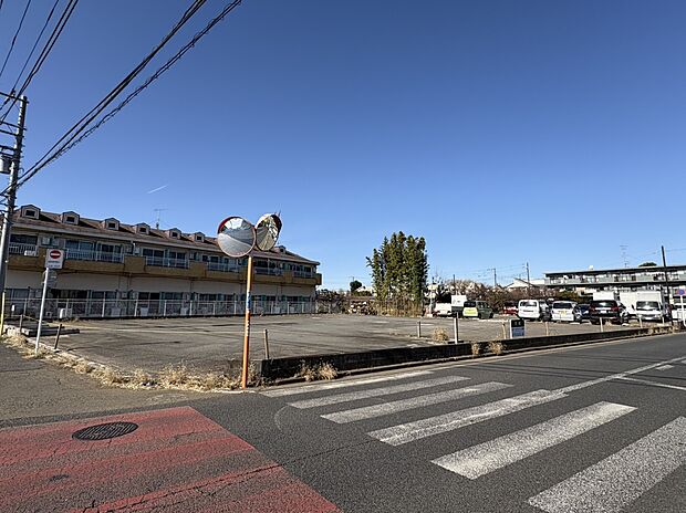 【前面道路含む現地写真】■東側幅員約7.1ｍ公道に接面
■南側幅員約6.0ｍ公道・私道に接面