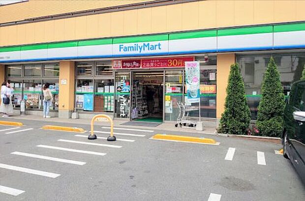 ファミリーマート練馬高松一丁目店(約120m)