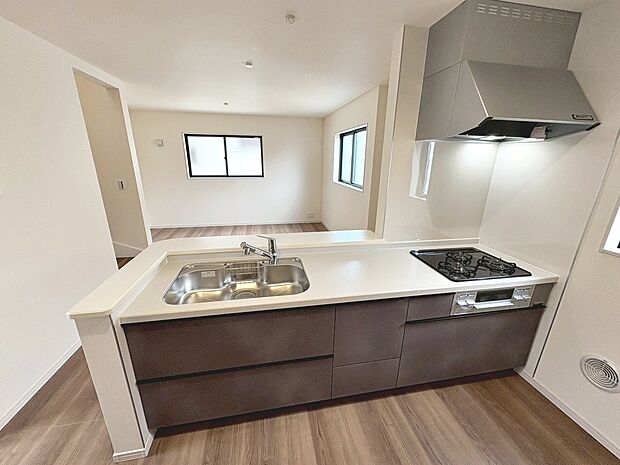 浄水器付きのシステムキッチンや浴室乾燥機など暮らしやすい設備が充実してますよ!