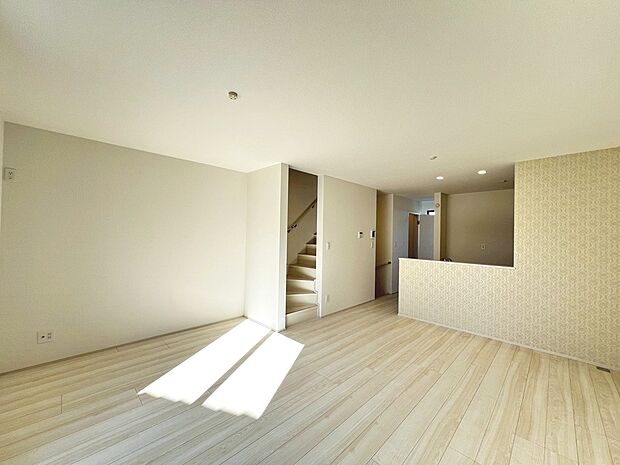 家族を身近に感じるリビング階段です♪是非現地にてご確認ください♪