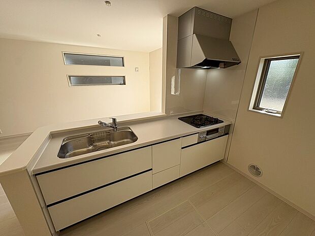 浄水器付きのシステムキッチンや浴室乾燥機など暮らしやすい設備が充実してますよ！