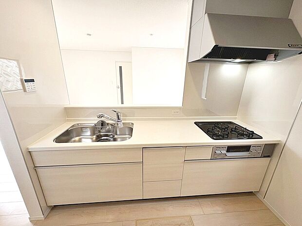 浄水器付きのシステムキッチン・浴室乾燥機・ペアガラスなど暮らしやすい設備が充実してますよ!