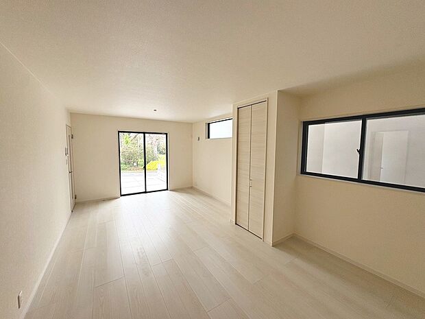 南東向き日当たり良好!たっぷりの陽光に包まれる明るい住まいです!