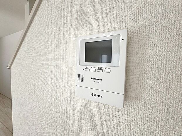 【TVモニター付きインターホン】突然の来客時にも外の様子が確認できて安心です♪