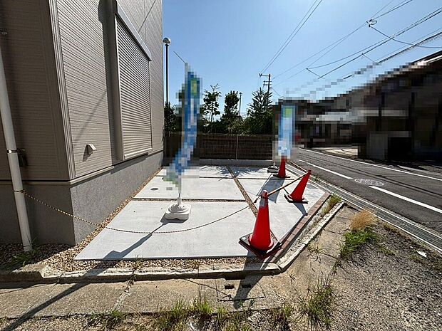 【駐車場】駐車スペースありますよ！広々駐車スペースはママやお子様の自転車も停められますね♪