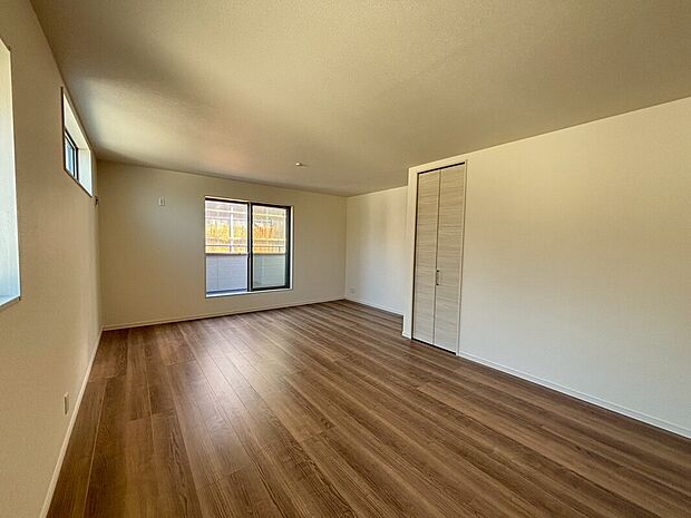 【リビング】◆現地案内会開催中◆もちろん、当日のご連絡でも対応可能です♪ご自宅にお迎えも可能です！