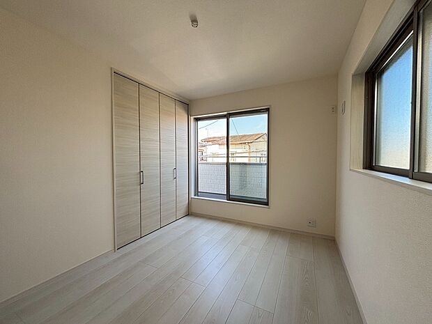 【洋室（約6帖）】全居室６帖以上のゆとりある住まいでのびのび新生活！