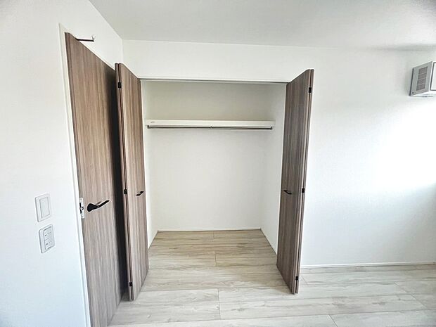 【収納】全室収納有!ハンガーパイプ付きで洋服もキレイに収納できますね♪