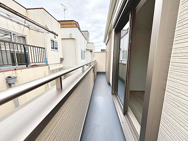 【南面バルコニー】日当り良好で洗濯物が良く乾きそうですね♪