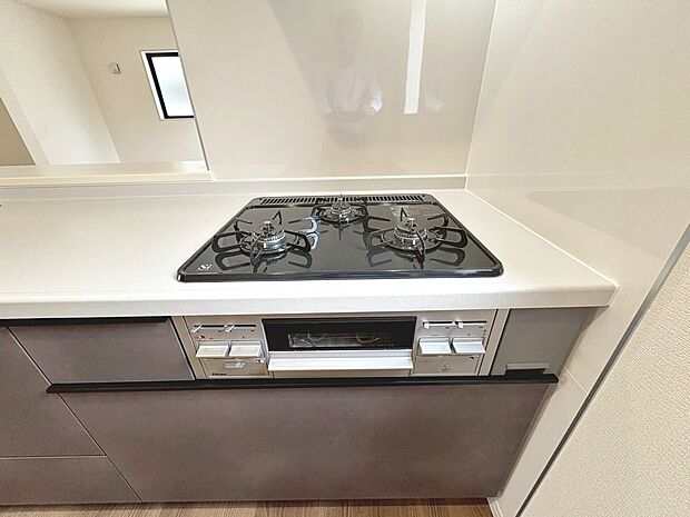 【浄水器付システムキッチン(3口コンロ)】3口コンロでお料理のレパートリーも増えますね♪