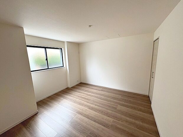 【洋室】令和7年10月完成済!いつもで内覧可能ですよ♪お気軽にお問い合わせください!