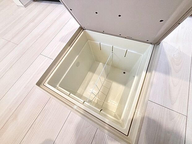 【床下収納】キッチンに床下収納あります！ストックや保存食の保管にもいいですね！